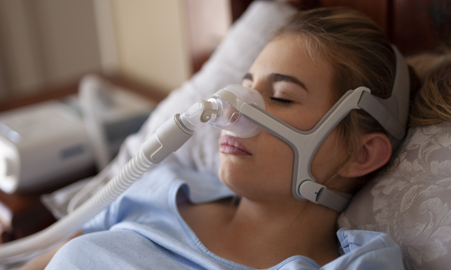 What are the daytime symptoms of sleep apnea?