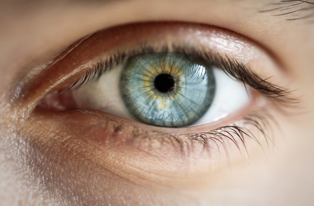 Laser eye surgery: Risks and how to avoid them